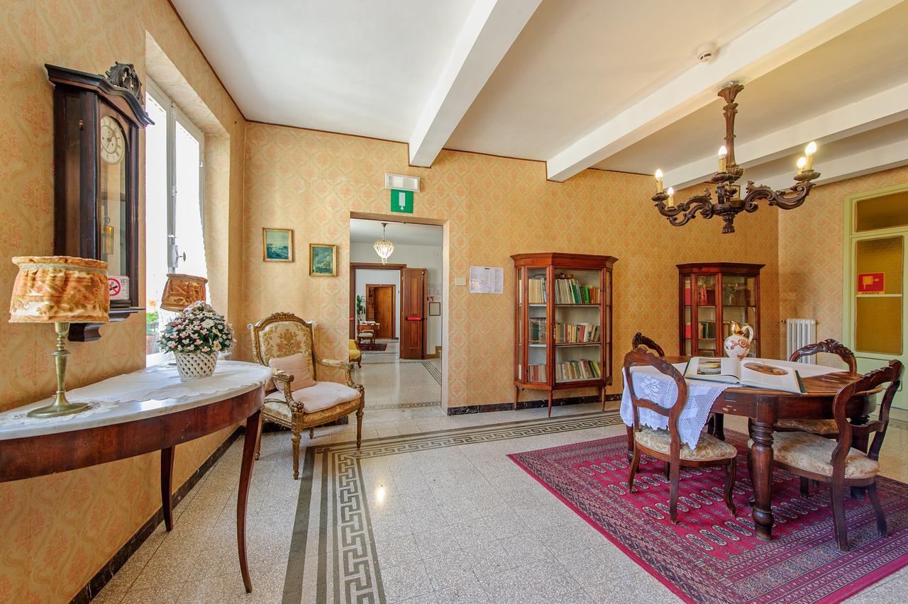 ホテル アルベルゴ イル マルゾッコ Montepulciano Stazione エクステリア 写真